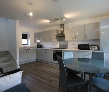 4 bedroom detached house to rent - Photo 6