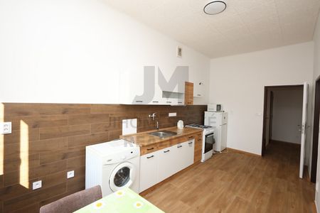 Pronájem bytu 2+1 70 m² - Fotografie 4