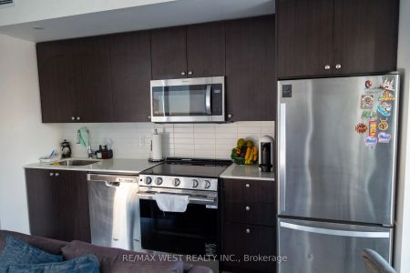 30 Roehampton Avenue #1005 - Photo 2
