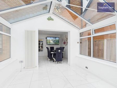 4 bedroom detached house to rent - Photo 4