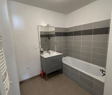 Location Appartement 3 pièces 66m² CENON 33150 - Photo 3
