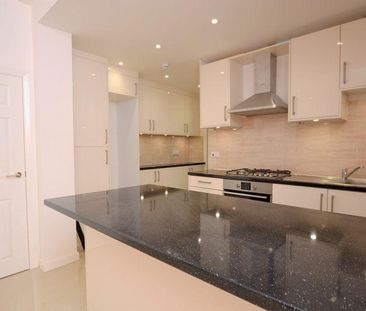 House share to rent - Photo 2