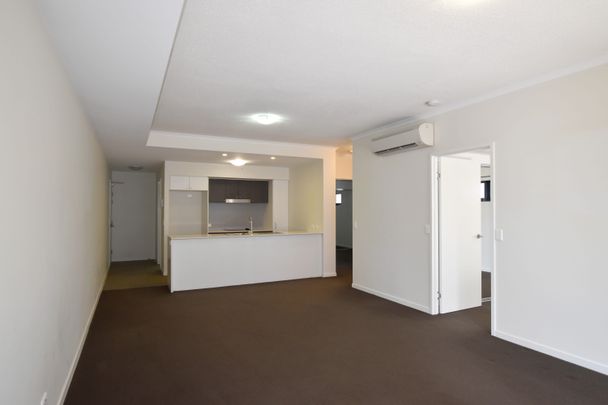 STYLISH EXECUTIVE CBD APARTMENT - Photo 1