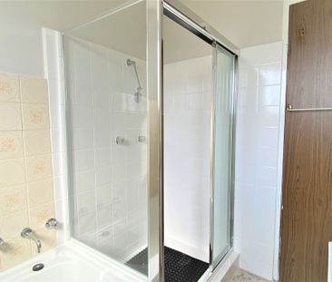 Renovated 2 Bedroom Apartment&comma; 5 Minutes Walk to Station - Photo 4