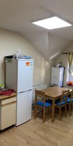 2 Bed Flat, North Hill Road, LS6 - Photo 3