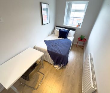 6 bedroom terraced house to rent - Photo 4