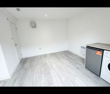 Studio Flat, Edmeston Close, E9 - Photo 1