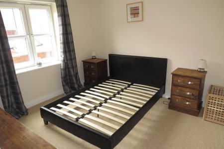 Lakeside Boulevard - Photo 3