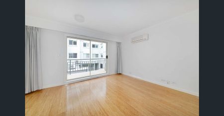 2 Bedroom Apartment 150m To Coogee Beach - Photo 2