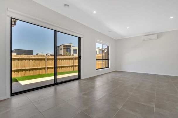 Stylish and Modern Home - Photo 1