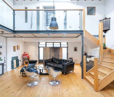 A Distinctive Two-Bedroom Mews House | Grade II Listed Conversion | - Photo 6