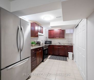 Detached Home For Lease | N8139574 - Photo 4