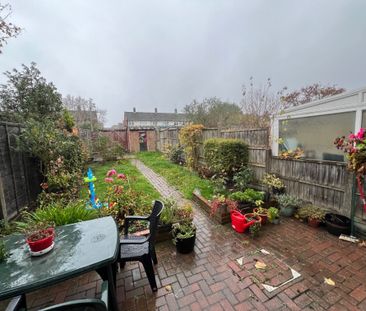 Potters Field, Harlow - Photo 4