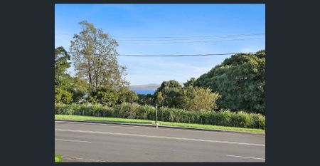 4 Bedroom Family Home with a View - 6 MONTH LEASE ONLY - Photo 5