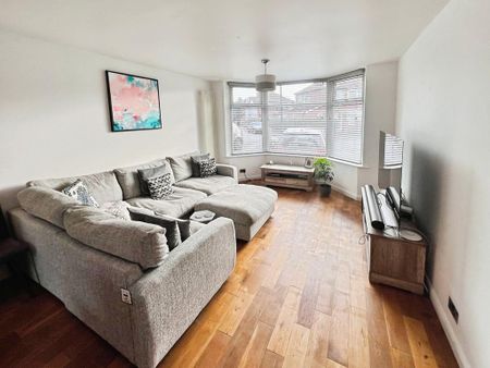 4 bedroom semi-detached house to rent - Photo 3