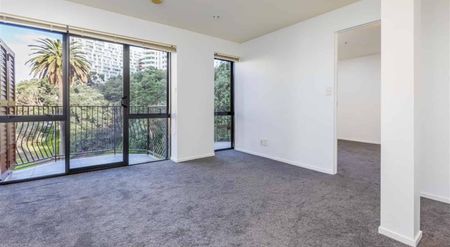 Partly furnished one bedroom apartment in central city - Photo 3