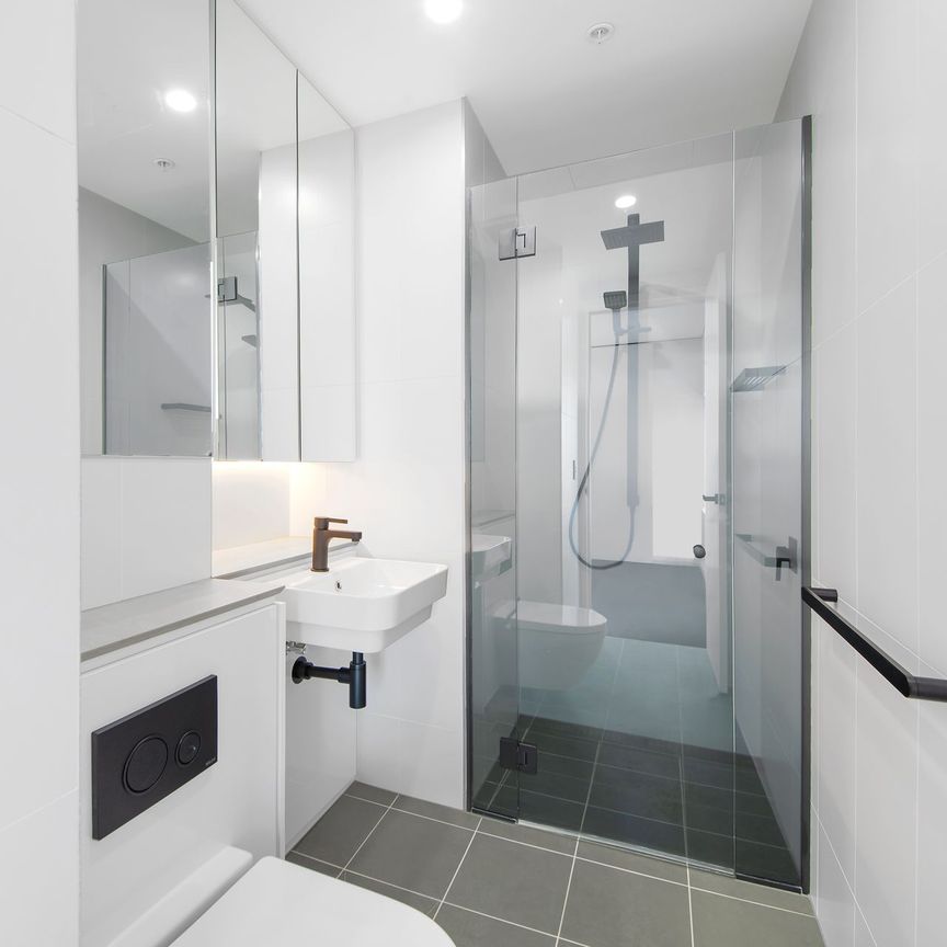 Stunning 1 bedroom apartment in the TNT tower. - Photo 1