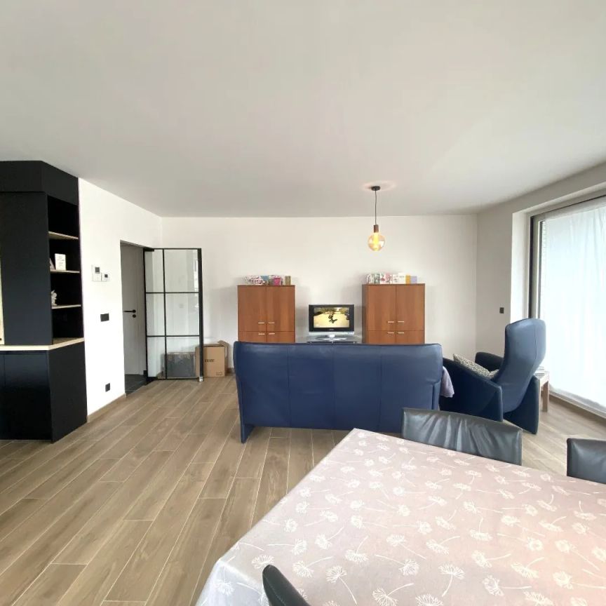Hedendaags appartement met 2 grote terrassen op centrale ligging! - foto 1