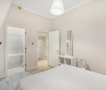 3 bedroom flat to rent - Photo 6