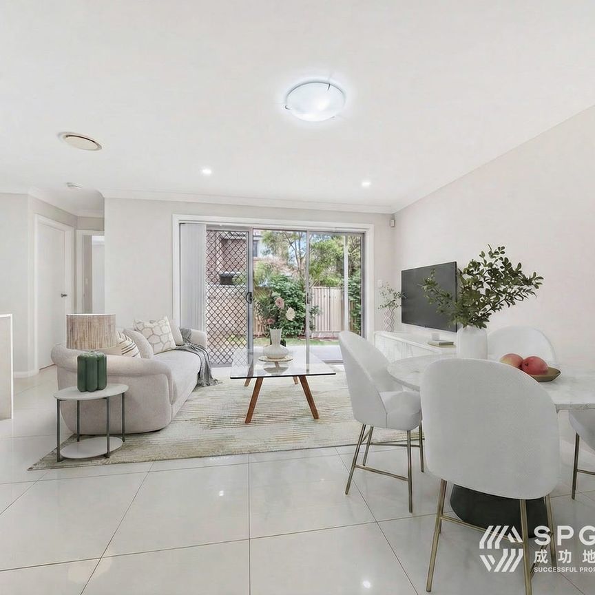 Spacious & Stylish 5-Bedroom Townhouse in Prime Plumpton Location - Photo 1