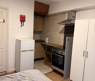 Studio Flat, Dehar Crescent, NW9 - Photo 1