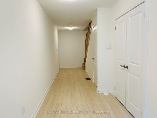 Townhouse For Lease | N8147586 - Photo 1