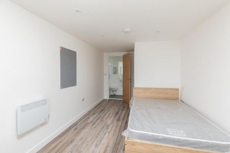3 bedroom flat to rent - Photo 4