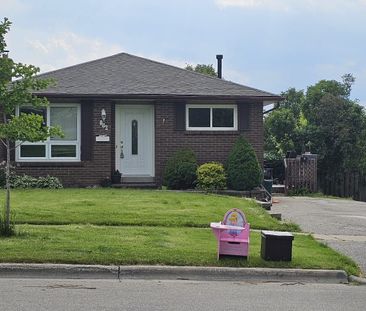 For Lease - 882 Southdown Drive, Oshawa, Ontario - Photo 3