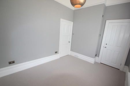 Sandy Lane, Woking, Surrey, GU22 - Photo 3