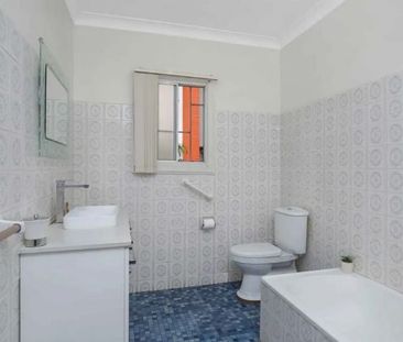 Conveniently located 4 bedroom family home with Granny Flat - Photo 2