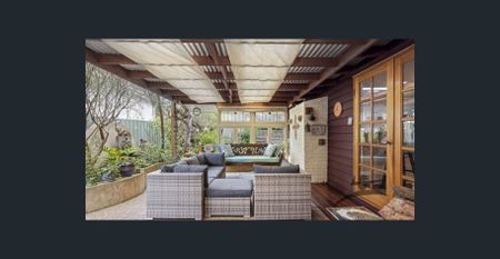 Beachside Home in Olivers Hill - Photo 2