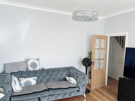 4 Bed Terraced House, Gantshill Crescent, IG2 - Photo 1