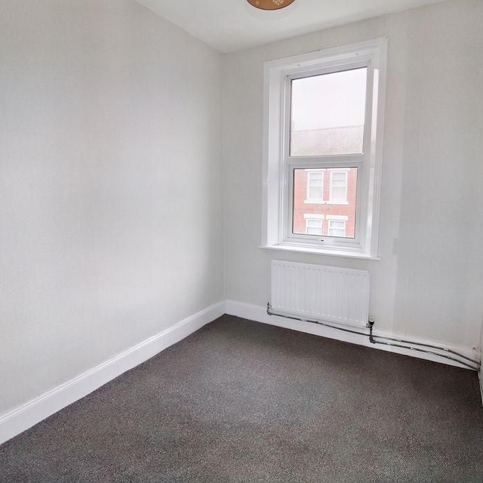 3 bed upper flat to rent in NE6 - Photo 1