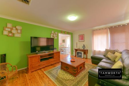 Tidy Three Bedroom In South Tamworth - Photo 3