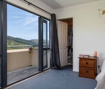 Modern 3-Bedroom Sunny Townhouse in Karori - Photo 4