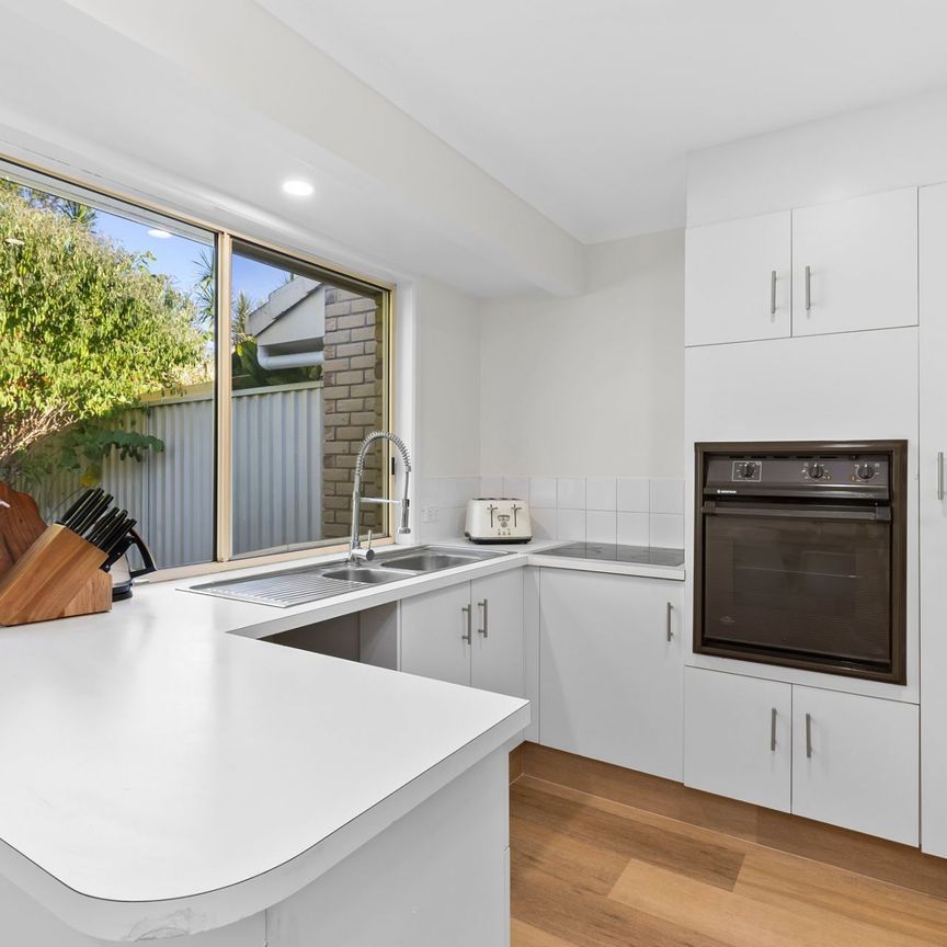 Stylish Townhouse at 3/16-22 Hollywood Place, Oxenford – Low Maintenance Living in a Prime Location! - Photo 1