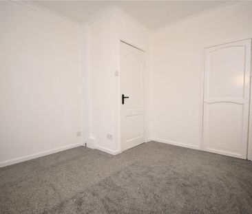 29, Woodkirk Avenue, Tingley, Wakefield, West Yorkshire, WF3 1JN - Photo 6