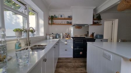 Lenham Avenue, Saltdean - Photo 4