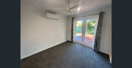 SOLAR - TWO SPLIT SYSTEMS & EVAP - IDEAL LOCATION - Photo 4