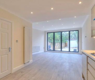 5 Bed Detached House, Queensbury Road, NW9 - Photo 4