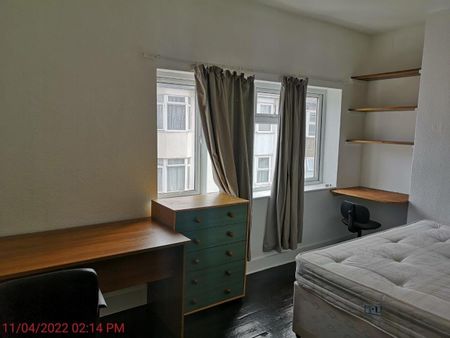 4 Bed Terraced House, St. Martins Place, BN2 - Photo 3