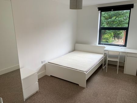 4 Bed Flat, Clarendon Road, LS2 - Photo 2