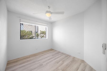 2 Bedroom Apartment Kings Beach - Photo 2