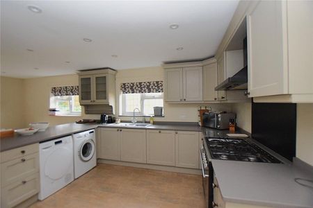 4 bedroom semi-detached house to rent - Photo 2
