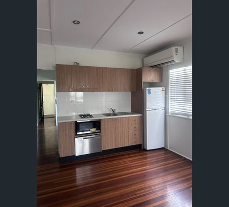 2/6a Forth Street, South Mackay, Qld 4740 - Photo 2