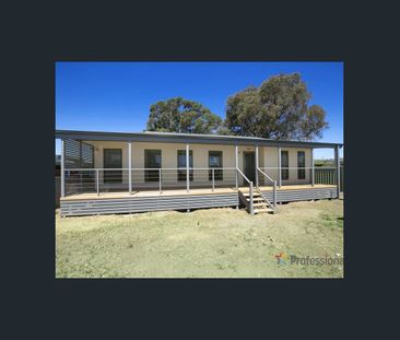 CUTE AS A BUTTON! - Photo 6