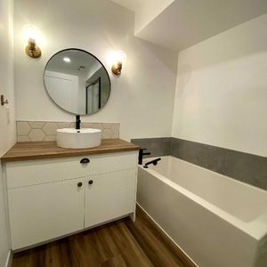 3 1/2 TOUT INCLUS - SEMI MEUBLÉ - DISPO MAINTENANT - Photo 2