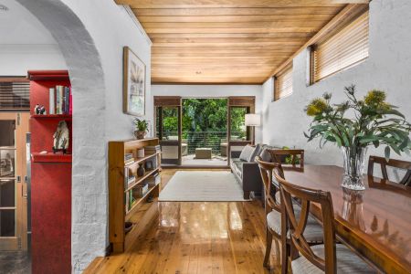 Character-filled semi with sun and double parking - Photo 2