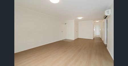 Freshly renovated! - Photo 4