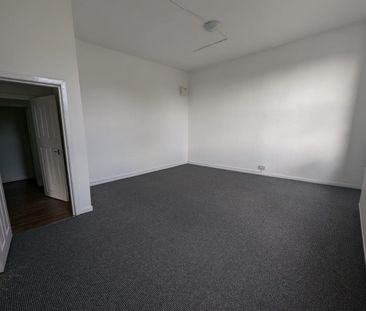 1 Bed Flat, Bury New Road, M7 - Photo 2